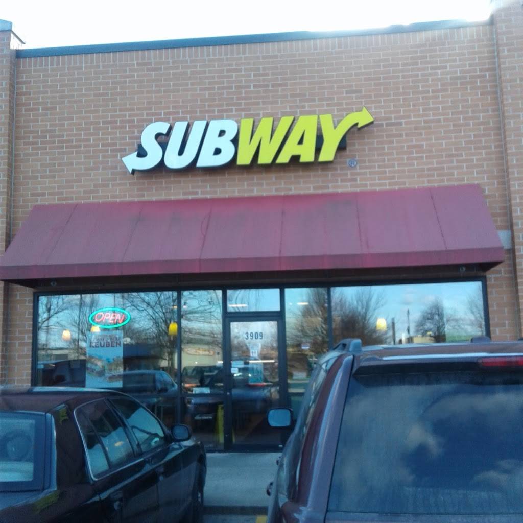 Subway | restaurant | 3909 N Richards St, Milwaukee, WI 53212, USA | 4144312833 OR +1 414-431-2833