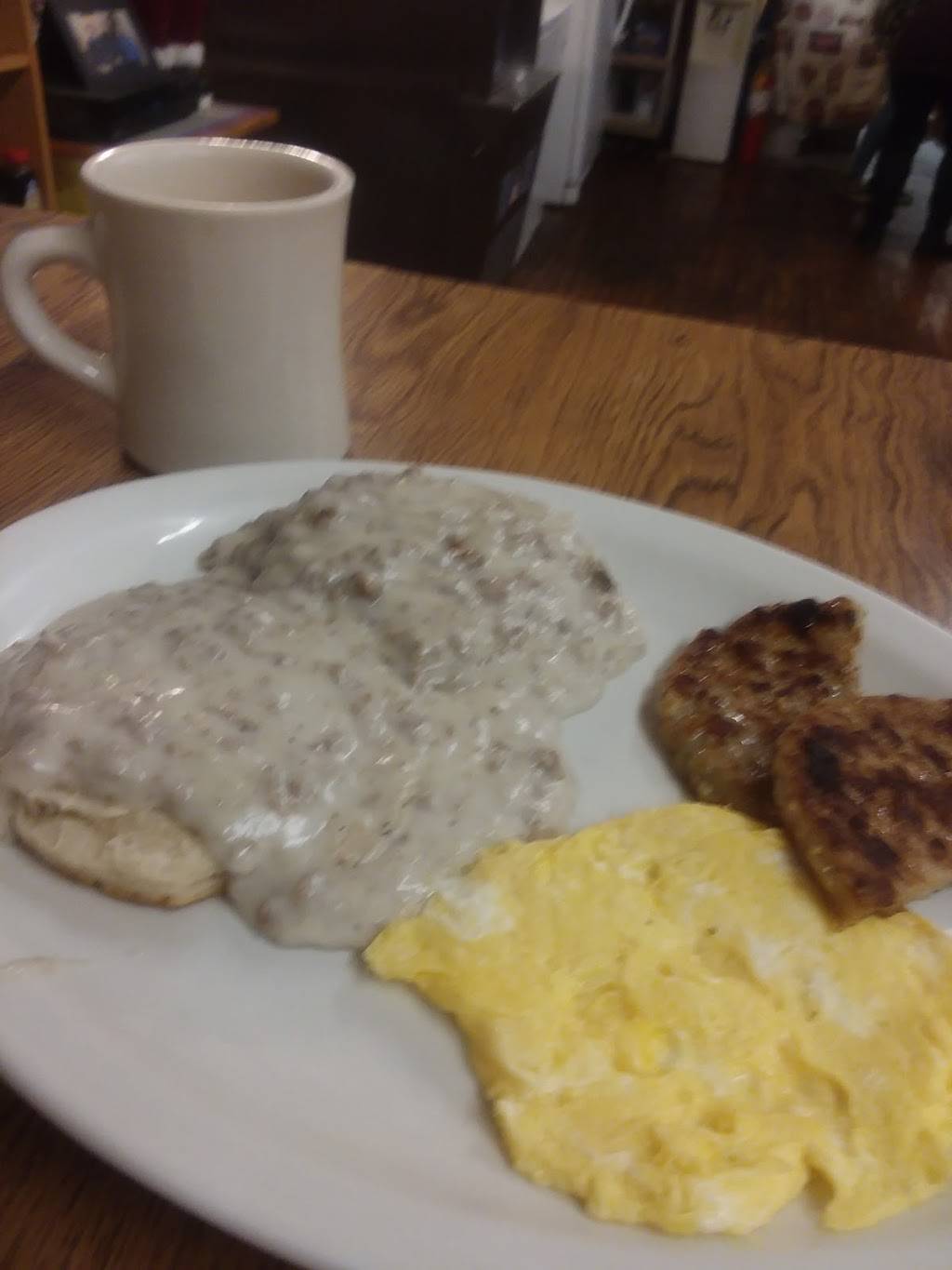 Family Fun Center | restaurant | 32 E Main St, Mohawk, NY 13407, USA | 3158669232 OR +1 315-866-9232