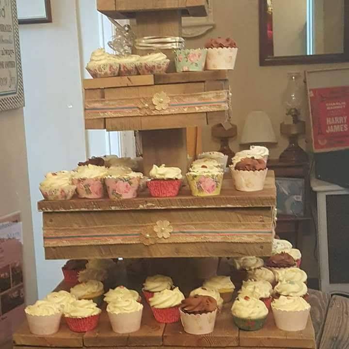 Susies Bistro & Bakery & Susie Sunshine Sweets | restaurant | 17 W Main St, Newark, OH 43055, USA | 7408994737 OR +1 740-899-4737