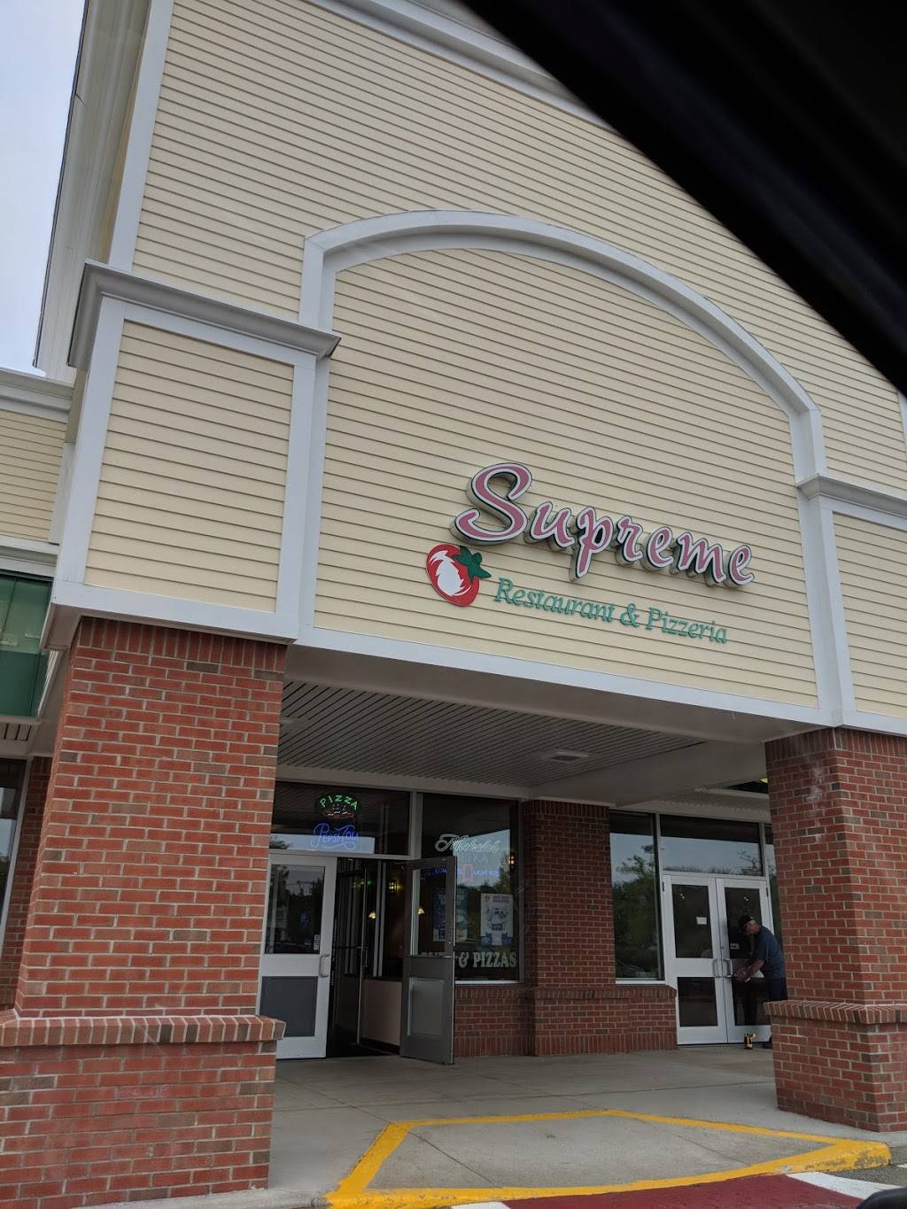Supreme Pizza | restaurant | 67 Main St, Medway, MA 02053, USA | 5085337723 OR +1 508-533-7723