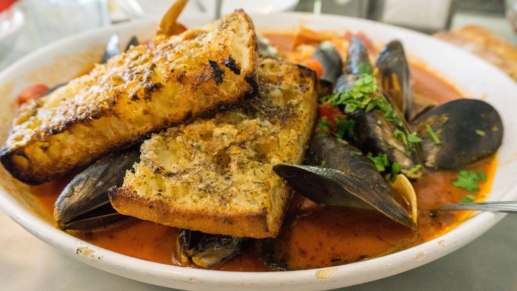 Anchor Oyster Bar | restaurant | 579 Castro St, San Francisco, CA 94114, USA | 4154313990 OR +1 415-431-3990