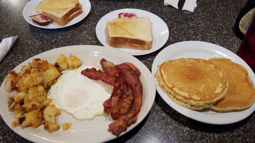 Big Top Family Restaurant | restaurant | 754 Main St E, Hamilton, ON L8M 1L1, Canada | 9055491754 OR +1 905-549-1754