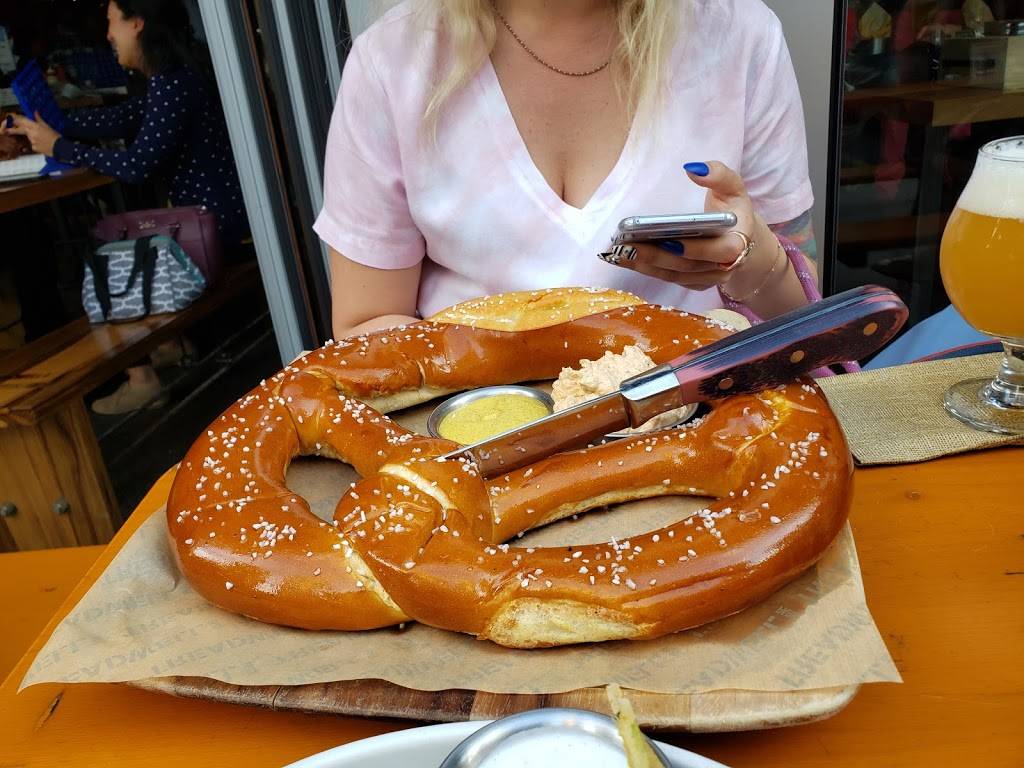 Treadwell Park - West | restaurant | 510 W 42nd St, New York, NY 10036, USA | 2123886751 OR +1 212-388-6751