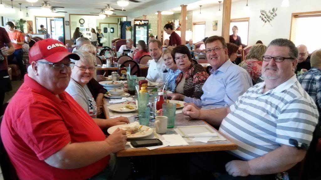 Crossroads Family Restaurant | restaurant | 606 S Council St, Attica, IN 47918, USA | 7657622971 OR +1 765-762-2971