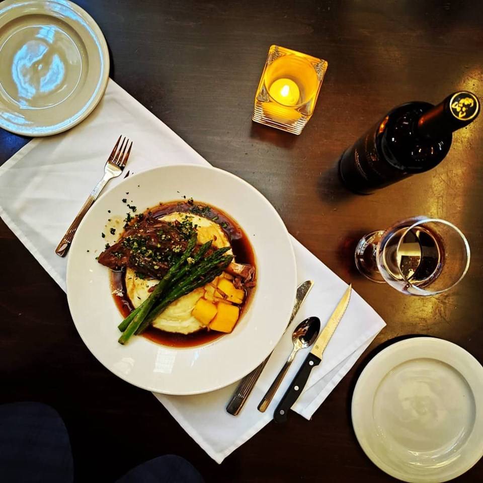 Waters Bar & Grille | restaurant | 7900 NE 82nd Ave, Portland, OR 97220, USA | 5034937761 OR +1 503-493-7761