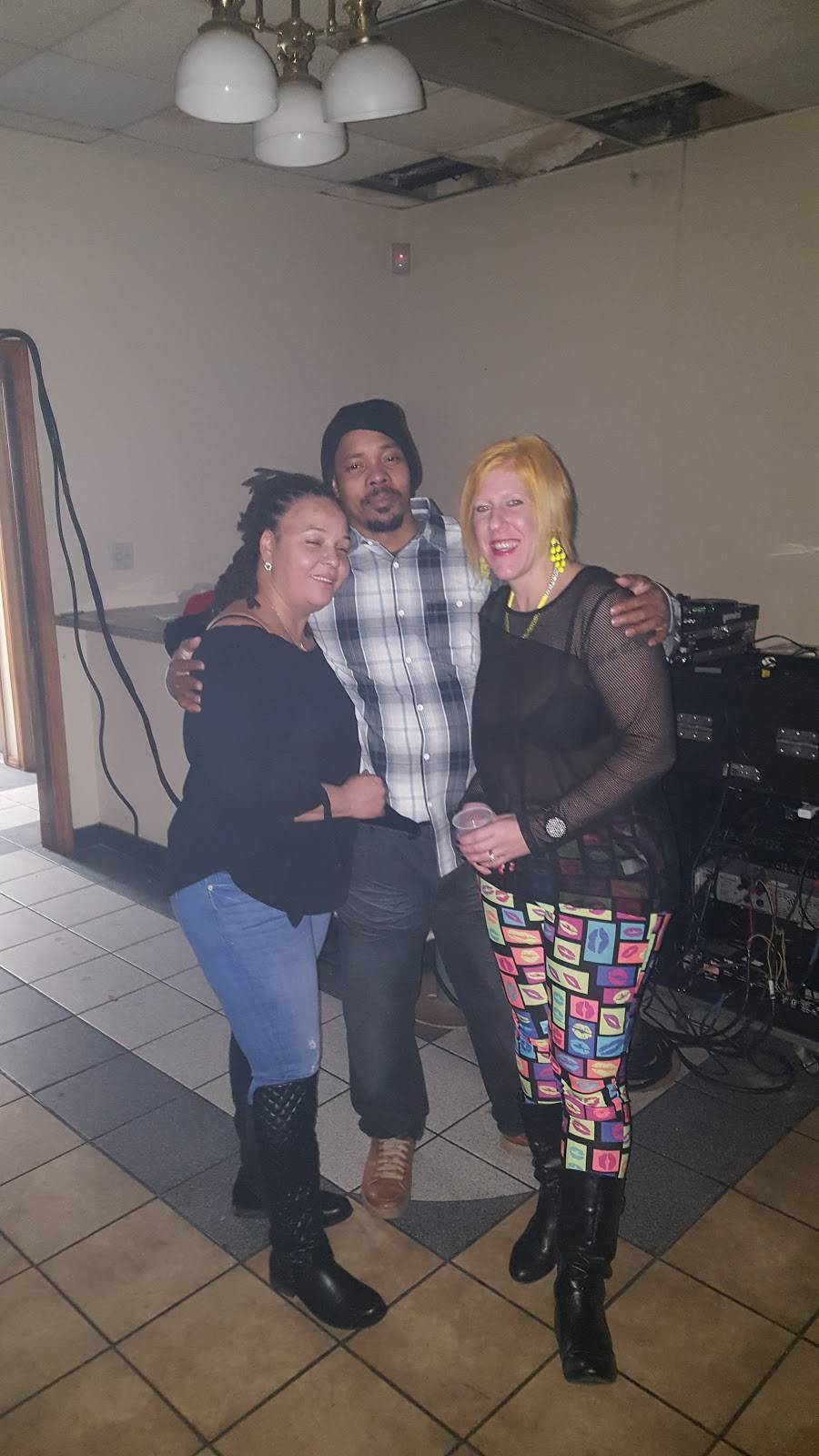 Ronos Caribbean Family Dining | restaurant | 14001 W McNichols Rd, Detroit, MI 48235, USA | 3133424073 OR +1 313-342-4073