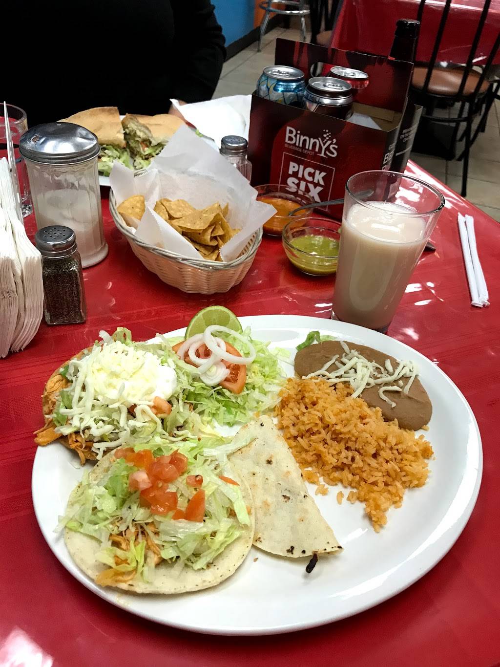 Ericks Tacos | restaurant | 1967 W Lawrence Ave, Chicago, IL 60640, USA | 7733346920 OR +1 773-334-6920