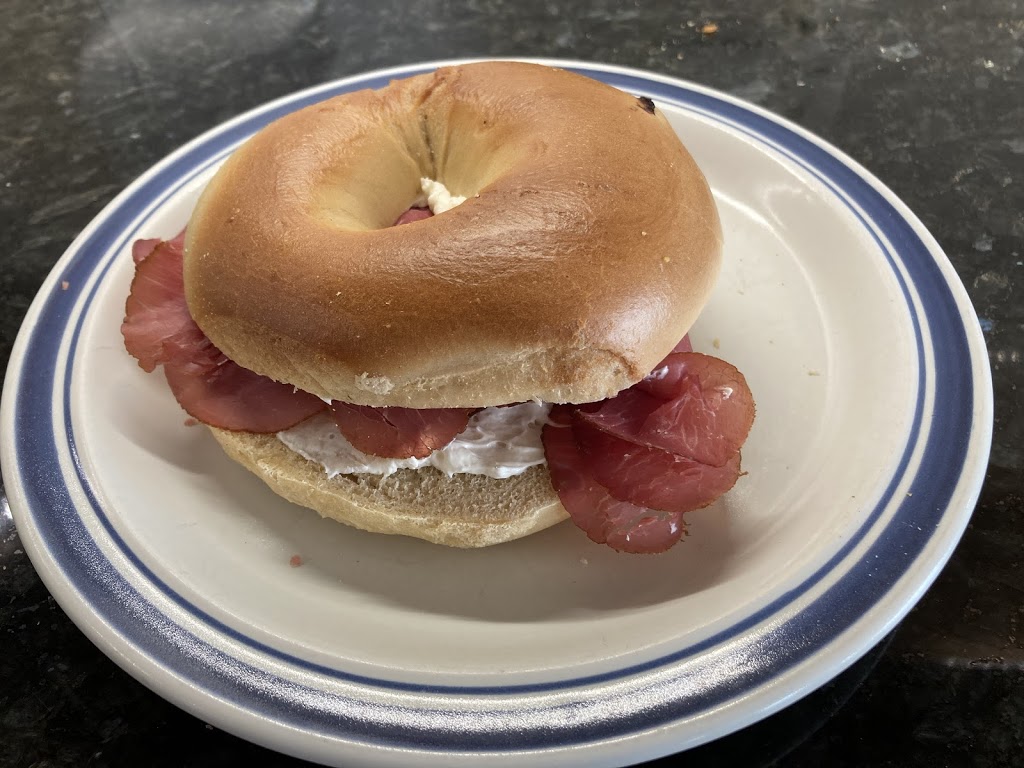 Benders NY Bagels | restaurant | 10 S King St, Leesburg, VA 20175, USA | 5712919446 OR +1 571-291-9446