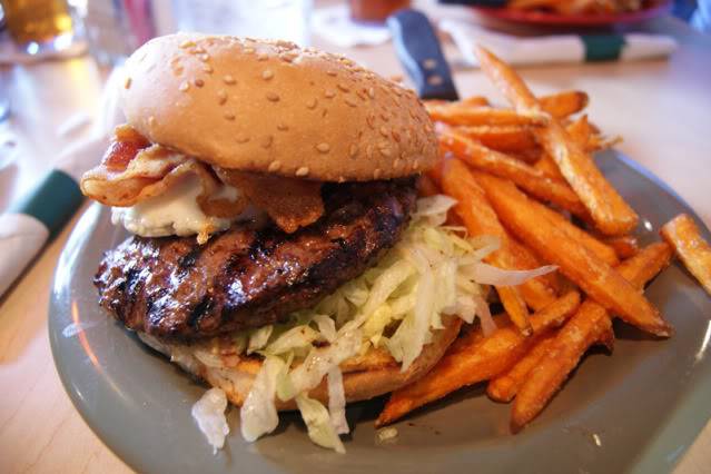 Fuddruckers | restaurant | 2290 Buckthorne Pl, The Woodlands, TX 77381, USA | 2813671343 OR +1 281-367-1343