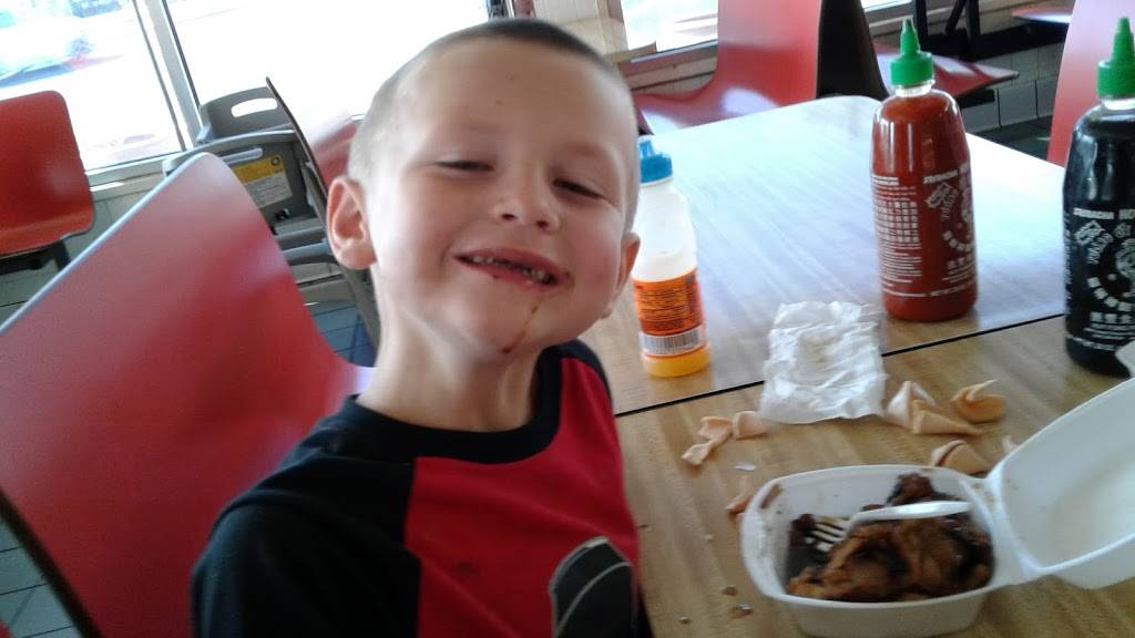 Super Burger Express | restaurant | 375 W Olive Ave, Porterville, CA 93257, USA | 5597890334 OR +1 559-789-0334