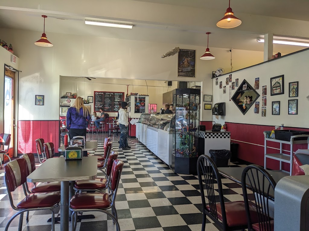 C C Diner & Ice Cream | restaurant | 1319 Northcrest Dr, Crescent City, CA 95531, USA | 7074655858 OR +1 707-465-5858