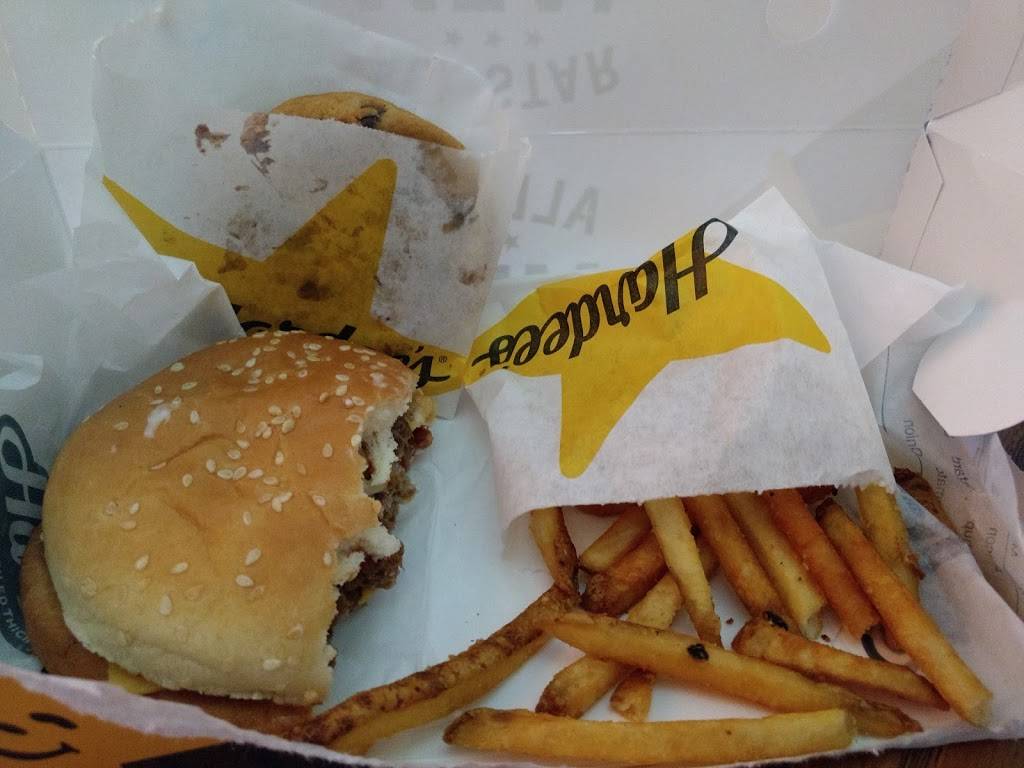 Hardees | restaurant | 2450 E Layton Ave, St Francis, WI 53235, USA | 4147449690 OR +1 414-744-9690