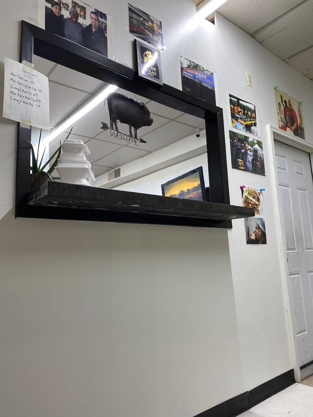 Piggies And A Chicken | restaurant | 617 Wentworth Ave, Calumet City, IL 60409, USA | 7083603602 OR +1 708-360-3602