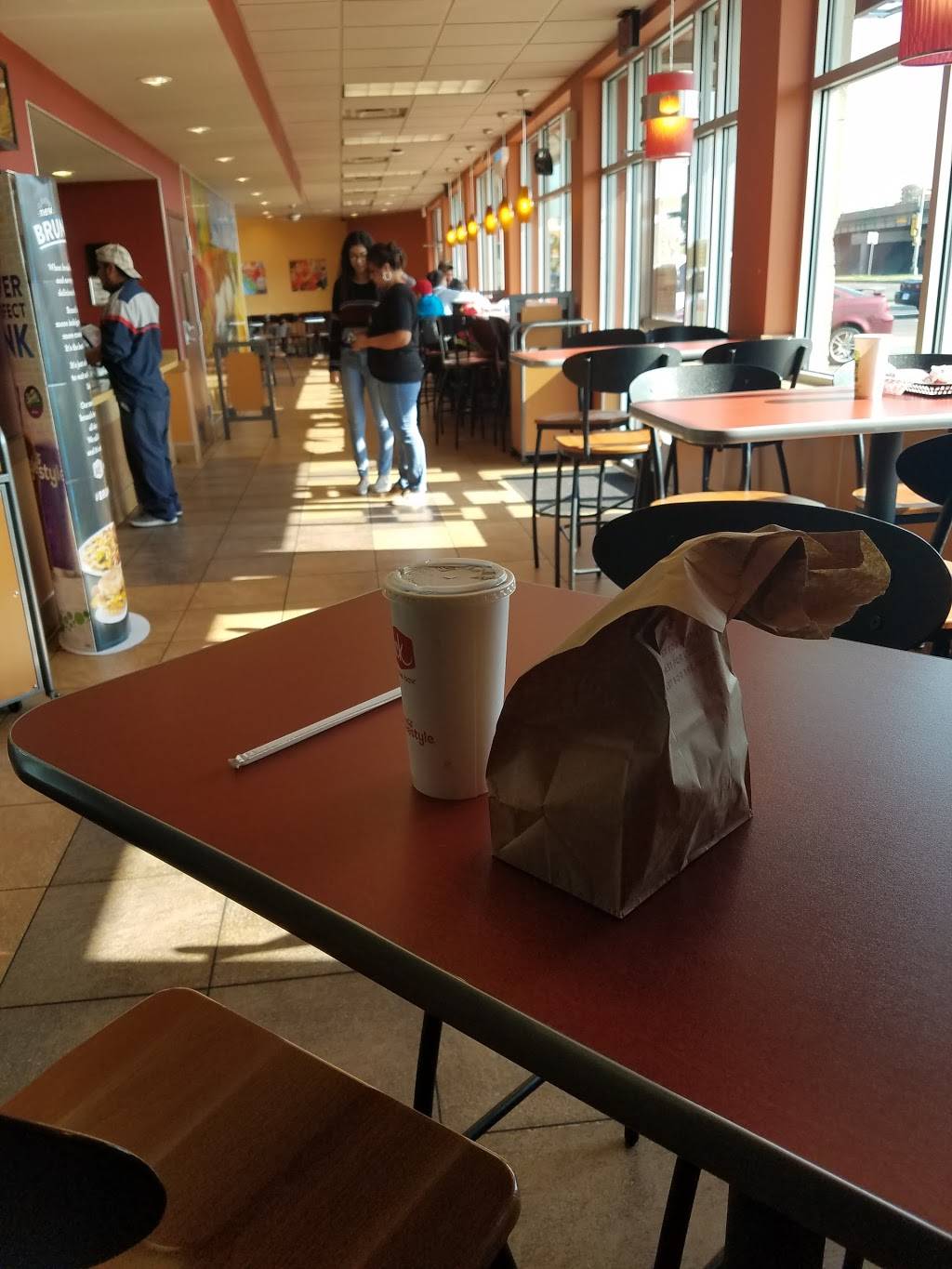 Jack in the Box | restaurant | 5336 Philip Ave, Dallas, TX 75223, USA | 2148232144 OR +1 214-823-2144