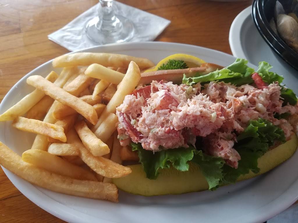 Baxters Boathouse | restaurant | 177 Pleasant St, Hyannis, MA 02601, USA | 5087754490 OR +1 508-775-4490