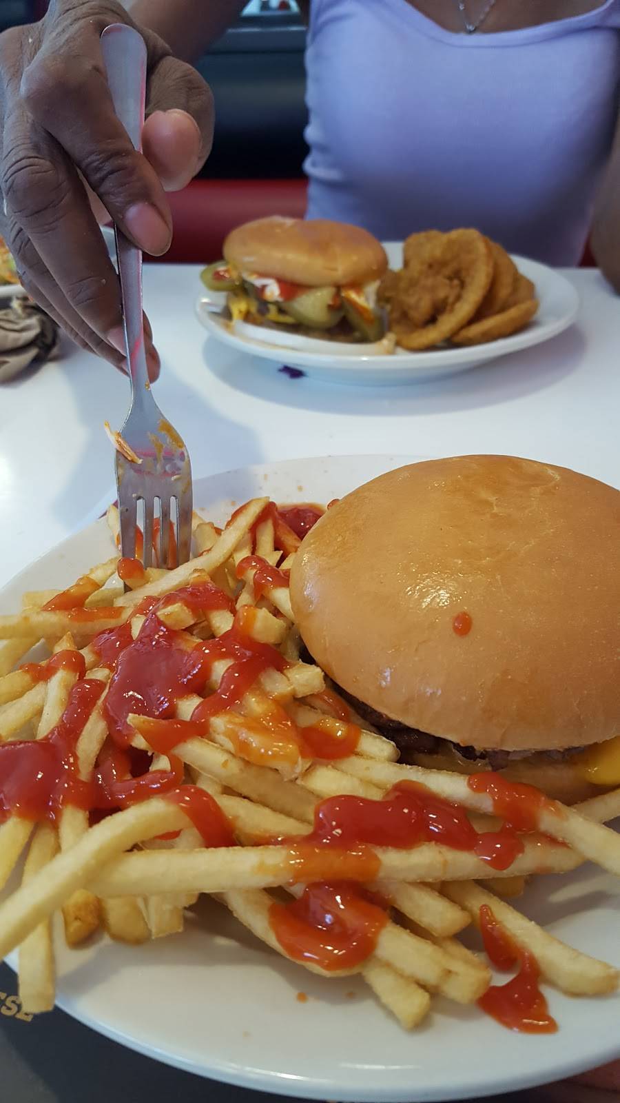 Steak n Shake | restaurant | 2403 Post Dr, Indianapolis, IN 46219, USA | 3178901401 OR +1 317-890-1401