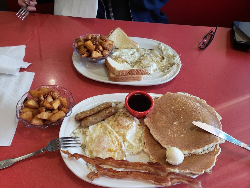 Friendlys | restaurant | 40 Bedford St, Middleborough, MA 02346, USA | 5089473900 OR +1 508-947-3900