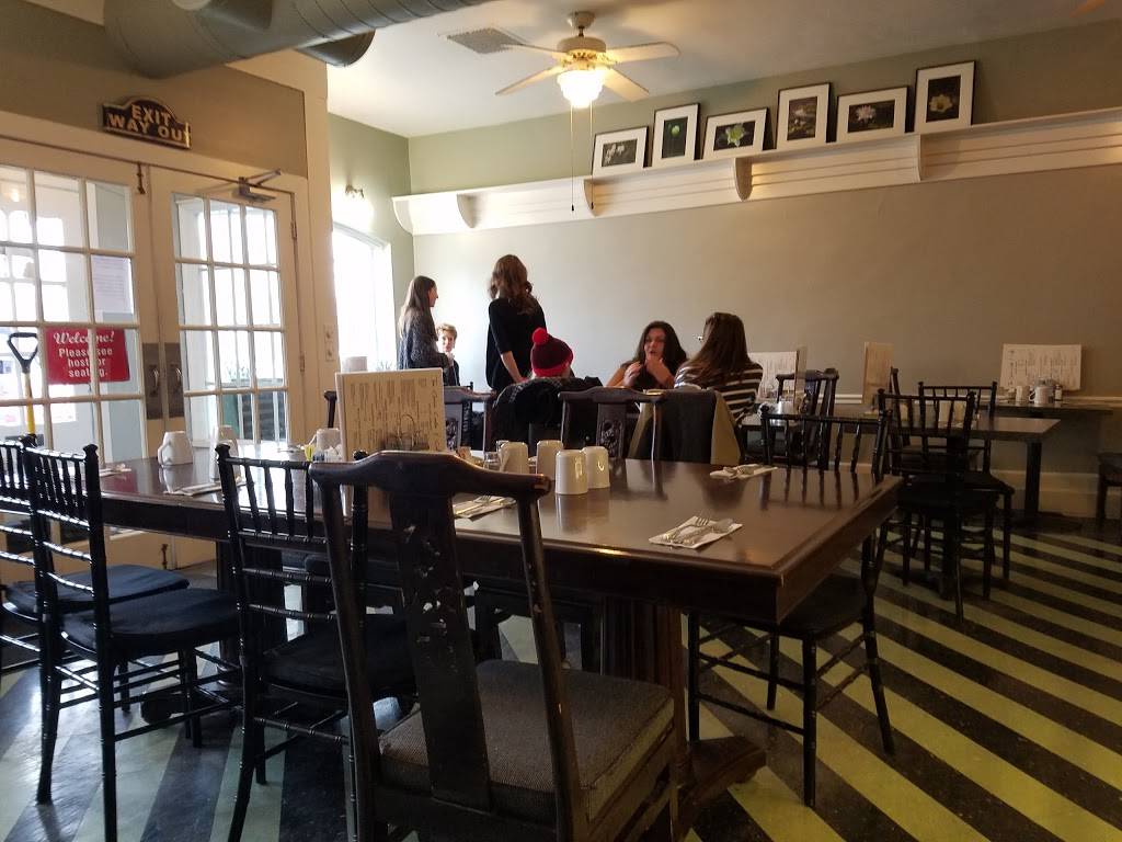 The Classic Cookie & Cafe | bakery | 409 W Gregory Blvd, Kansas City, MO 64114, USA | 8162148180 OR +1 816-214-8180