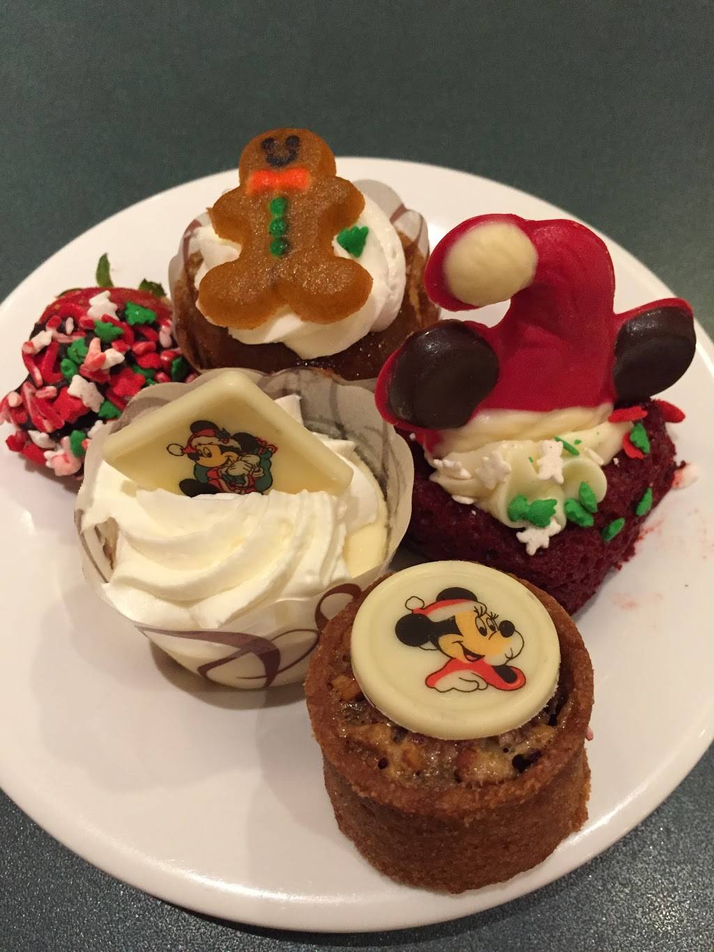 Hollywood & Vine | restaurant | 351 S Studio Dr N, Orlando, FL 32830, USA | 4079393463 OR +1 407-939-3463