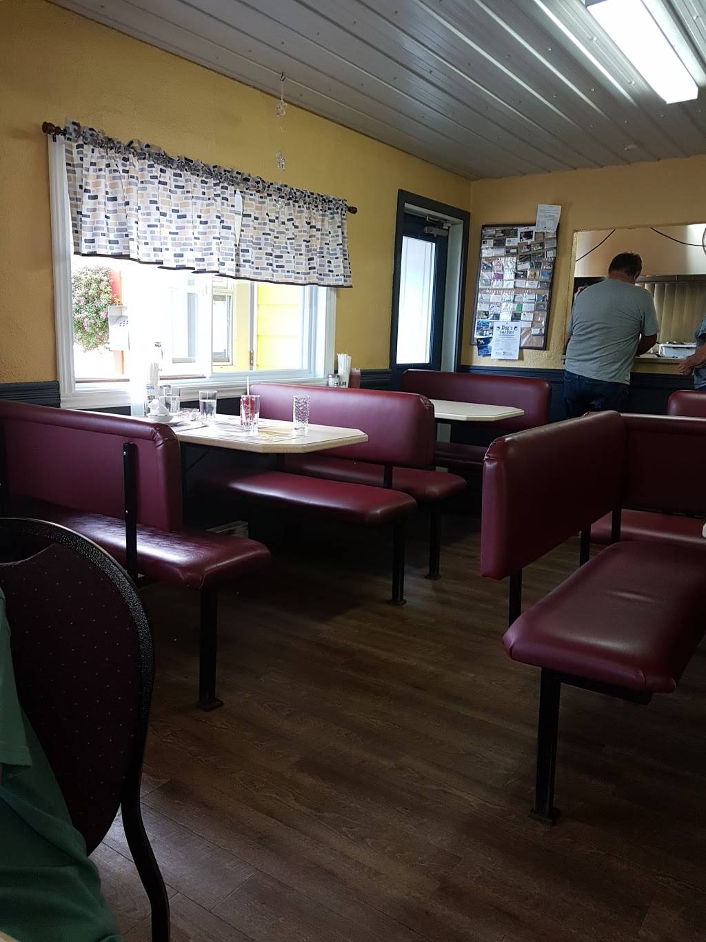 Casse-Croute Chez Claudette | restaurant | 150 Chemin de Ste Marguerite, Sainte-Marguerite-du-Lac-Masson, QC J0T 1L0, Canada | 4502282633 OR +1 450-228-2633