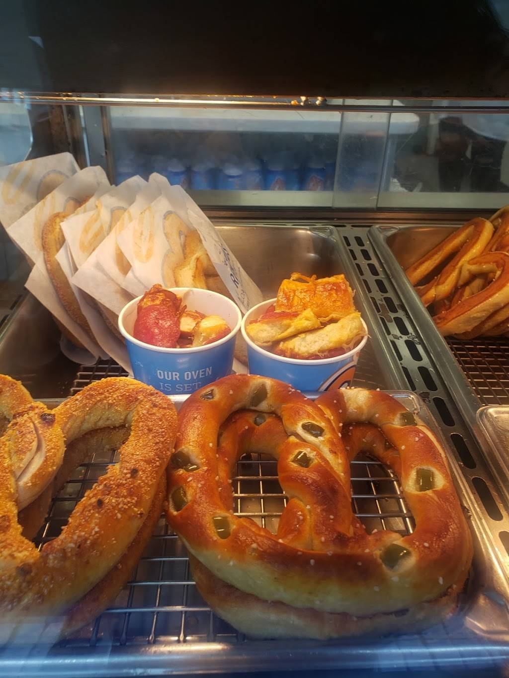 Auntie Annes | cafe | 11200 Lakeline Mall Dr Space OJ09, Cedar Park, TX 78613, USA | 5129968187 OR +1 512-996-8187