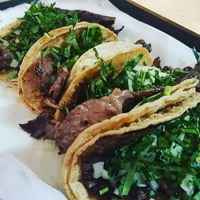 La Barca Restaurant | restaurant | 3323, 1221 W 47th St, Chicago, IL 60609, USA | 7735236443 OR +1 773-523-6443