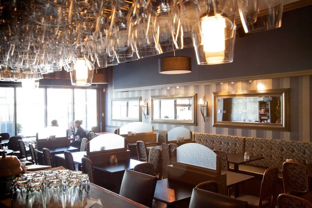 Resto Bistro LEntracte | restaurant | 247 Rue Lindsay, Drummondville, QC J2C 1P2, Canada | 8194774097 OR +1 819-477-4097