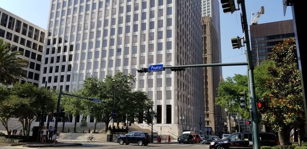 Cafe at the Square | restaurant | 500 St Charles Ave, New Orleans, LA 70130, USA | 5043047831 OR +1 504-304-7831