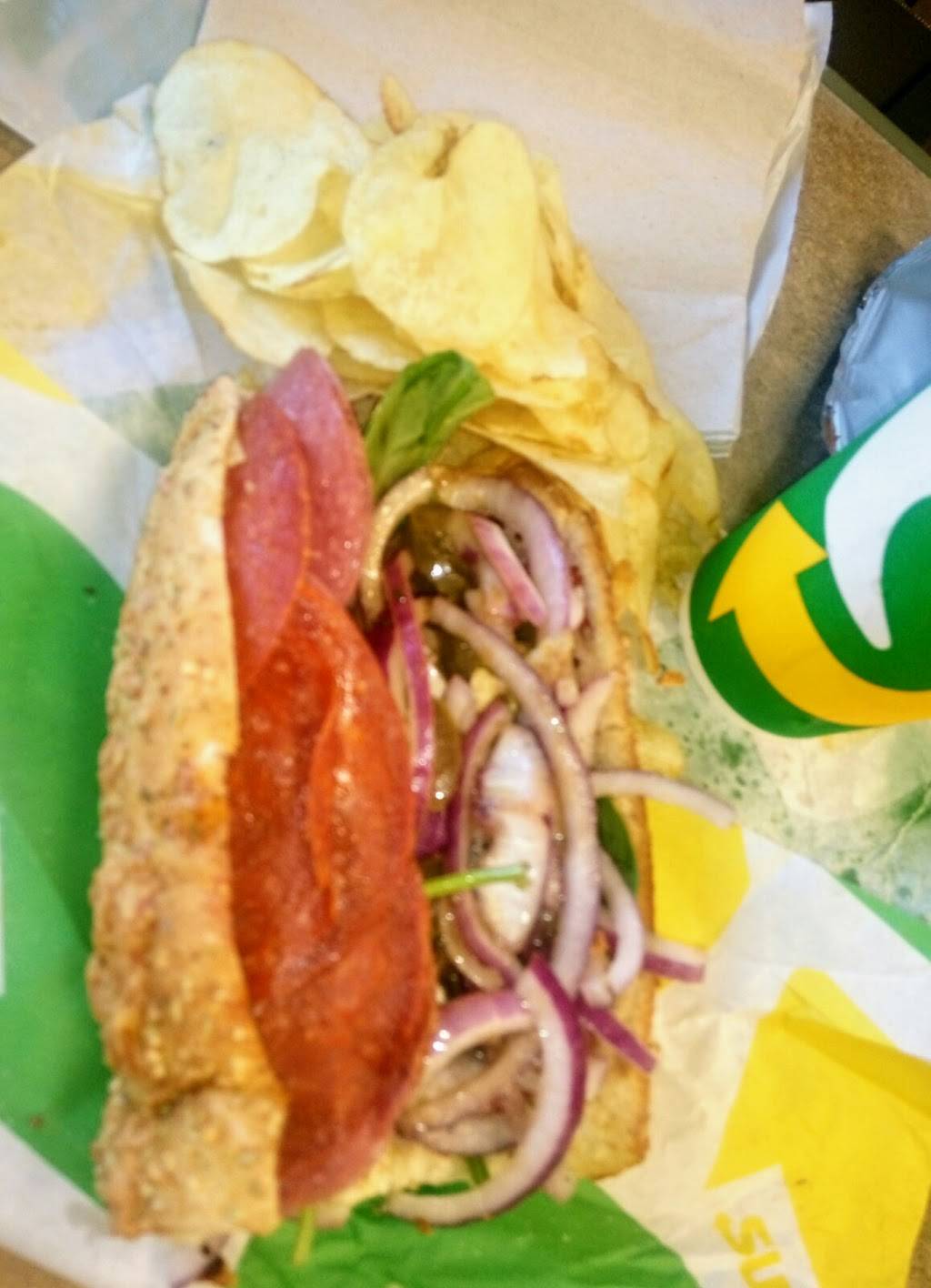 Subway | meal takeaway | 901 NW 17th St, Miami, FL 33136, USA | 3053248862 OR +1 305-324-8862