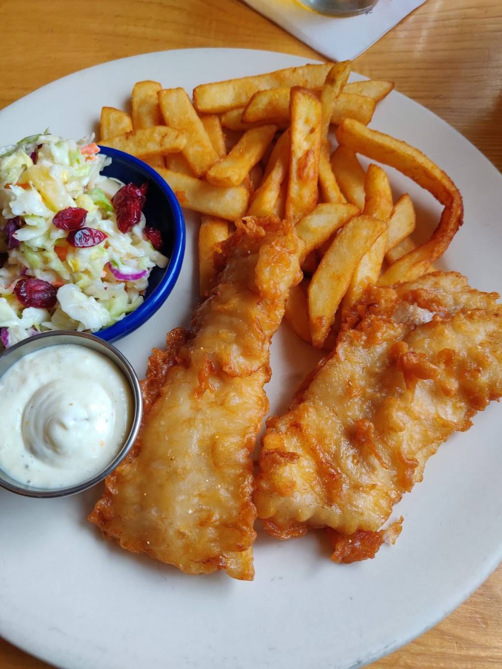 Flying Fish Bar & Grill | restaurant | 211 San Mateo Rd, Half Moon Bay, CA 94019, USA | 6507121125 OR +1 650-712-1125