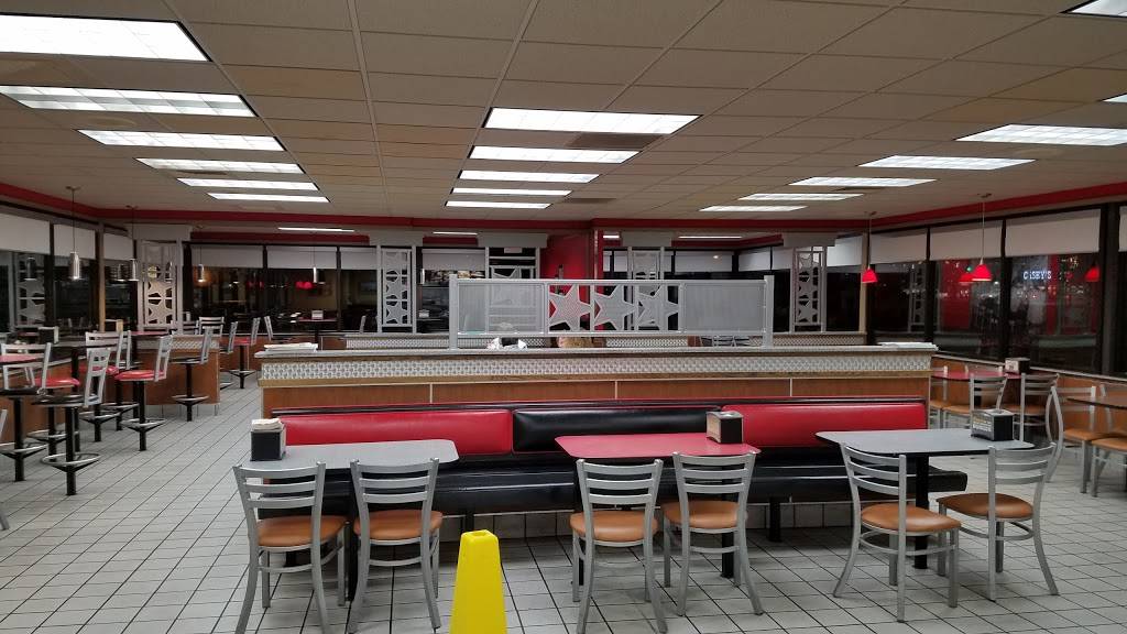 Hardees | restaurant | 105 S 9th Ave, Eldridge, IA 52748, USA | 5632858377 OR +1 563-285-8377