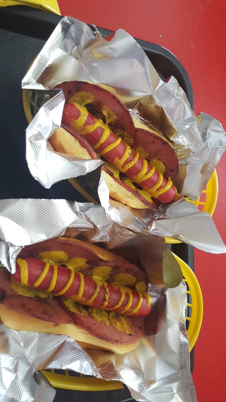 Hot Dog Headquarters | restaurant | 11 E James St, Lillington, NC 27546, USA | 7047256715 OR +1 704-725-6715