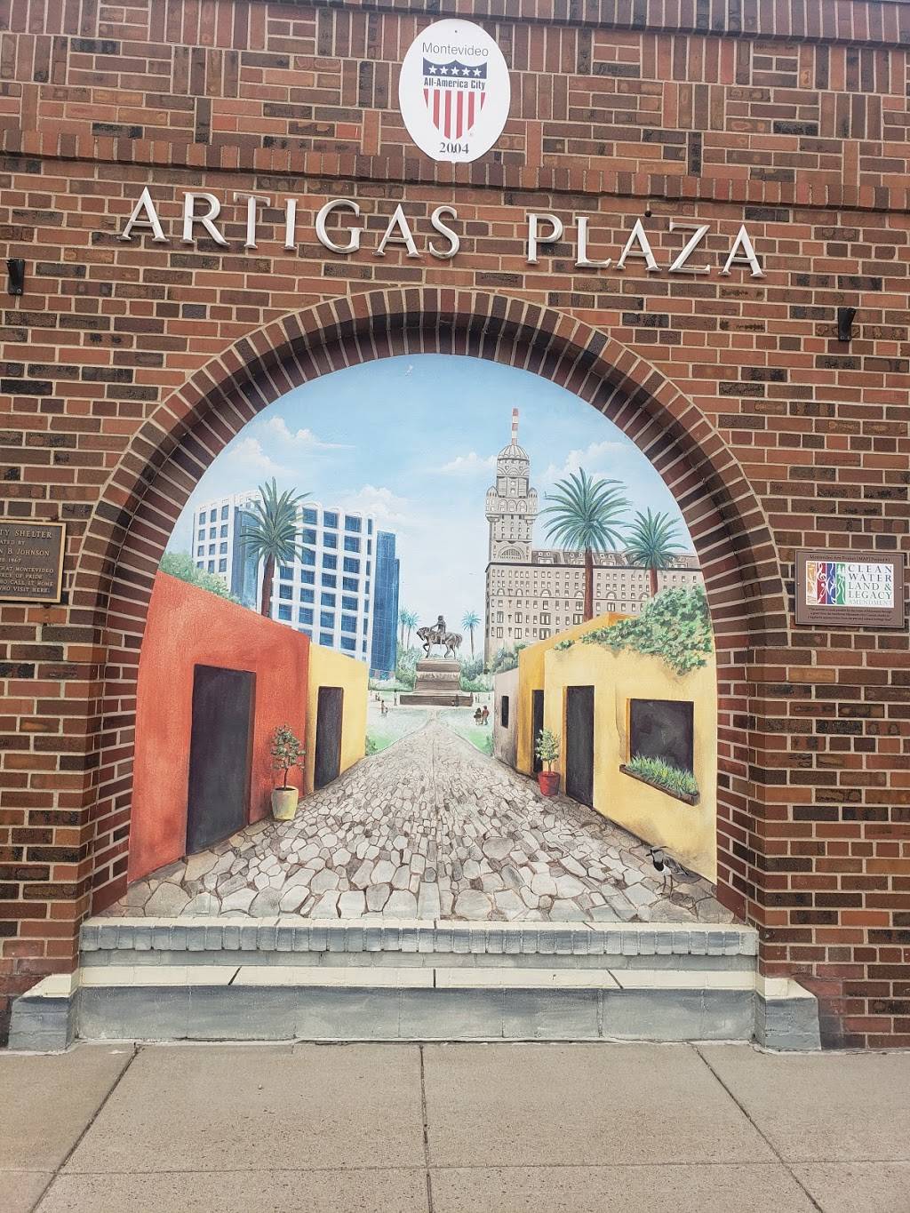 El Paraiso Latino Market | restaurant | 102 N 1st St # 1, Montevideo, MN 56265, USA | 3202699807 OR +1 320-269-9807