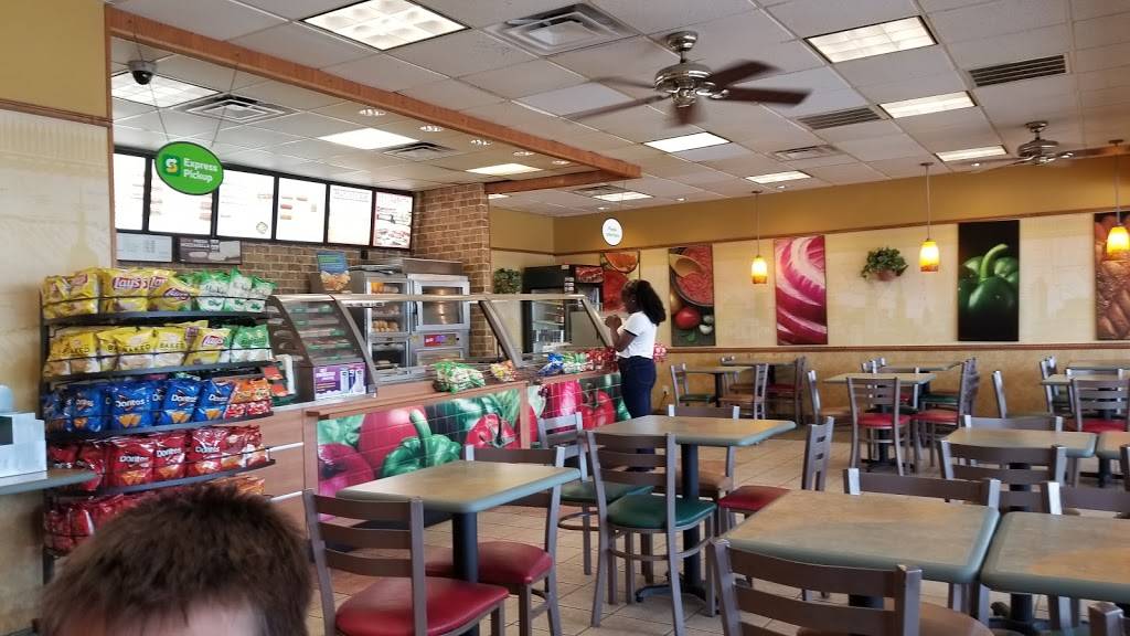 Subway | restaurant | 2706 W Gore Blvd, Lawton, OK 73505, USA | 5803531175 OR +1 580-353-1175