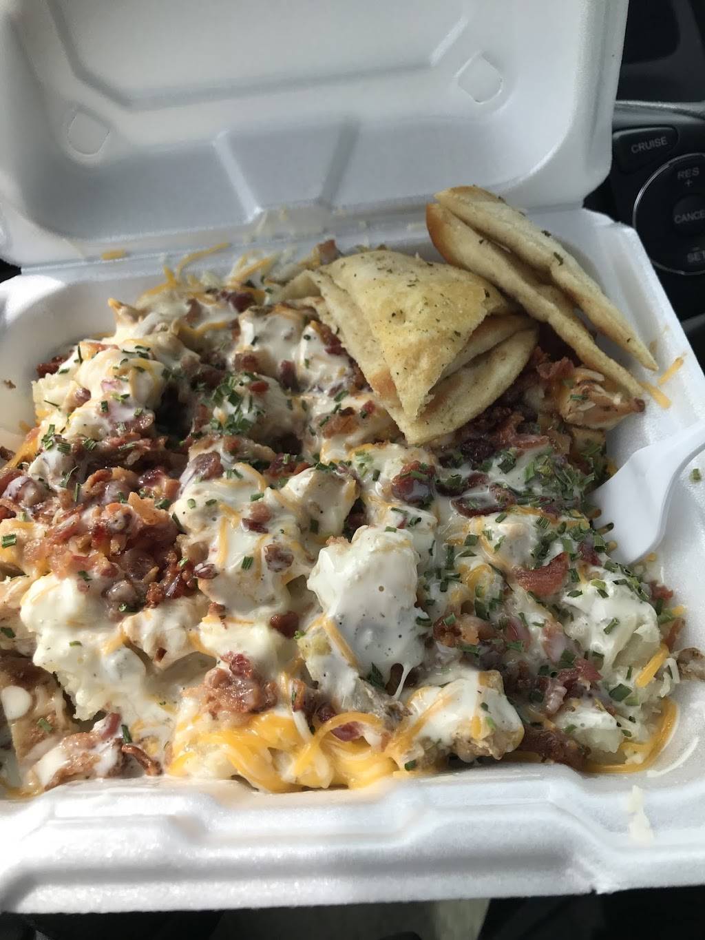 Spud Headz | restaurant | 5011 East 8 Mile Road, Warren, MI 48091, USA | 5867587783 OR +1 586-758-7783