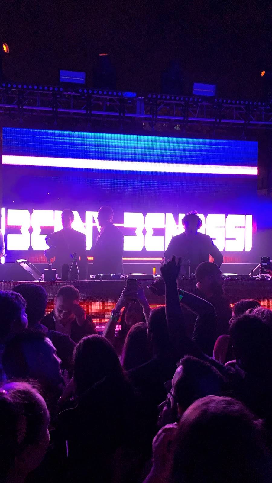 Wet Bar & Grille at the W South Beach | restaurant | 2201 Collins Ave, Miami Beach, FL 33139, USA | 3059383000 OR +1 305-938-3000