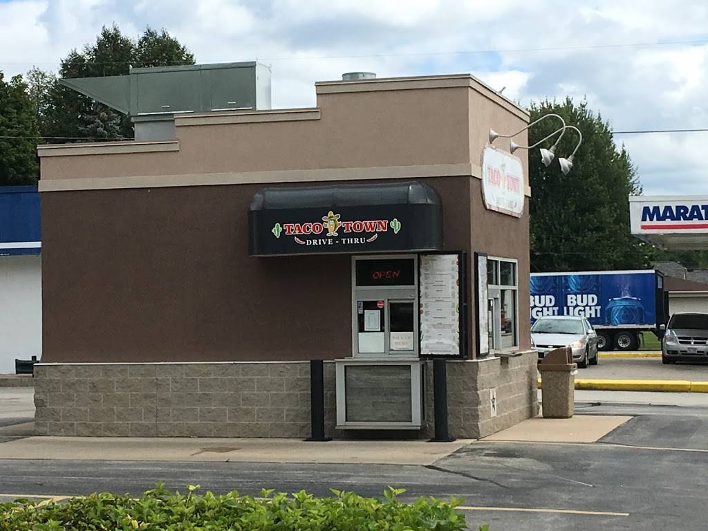 Taco Town | restaurant | 958 W Mason St, Green Bay, WI 54303, USA | 9206342909 OR +1 920-634-2909
