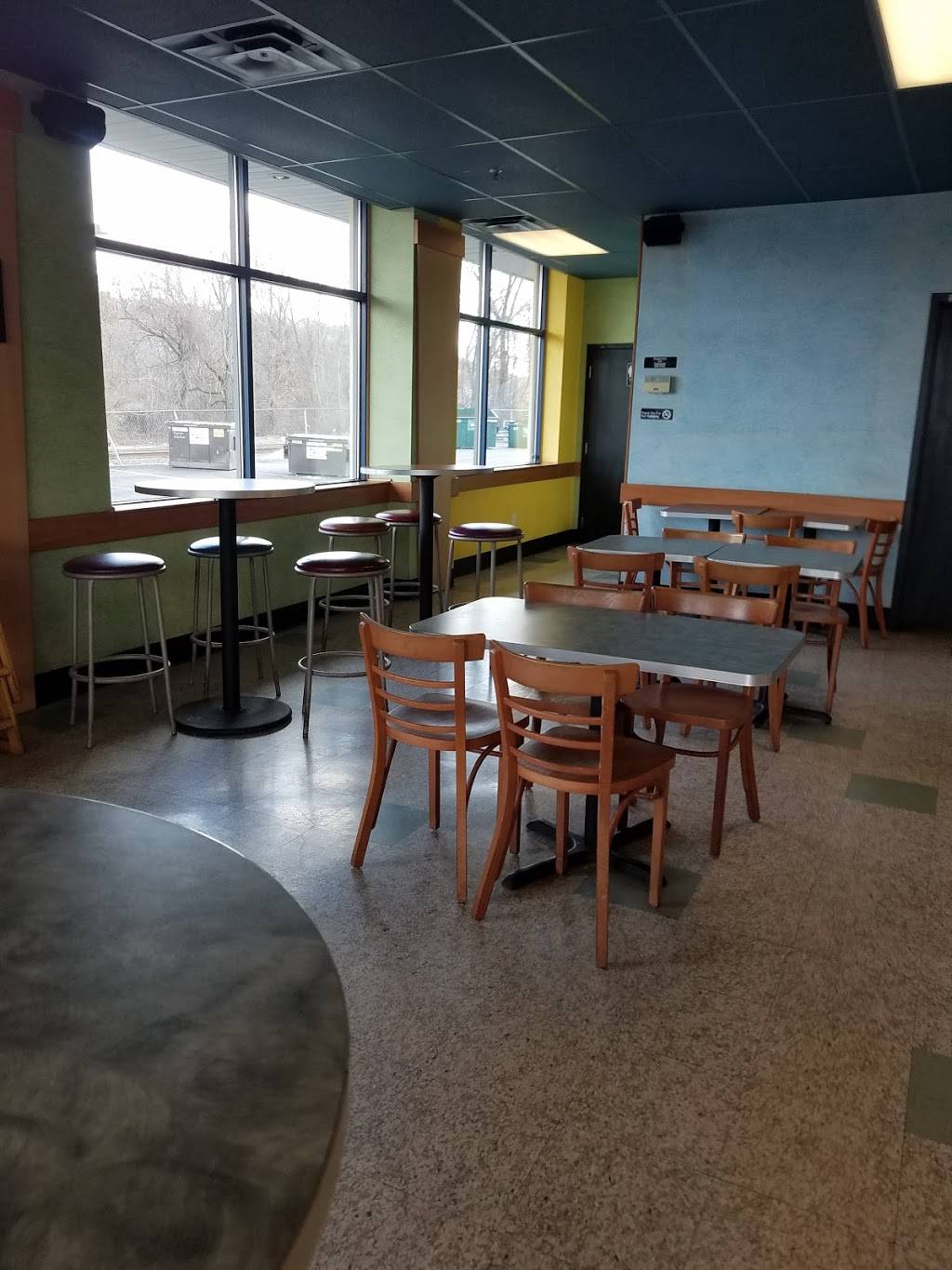 Crown Fried Chicken | restaurant | 64 Division St, Derby, CT 06418, USA | 2037519111 OR +1 203-751-9111