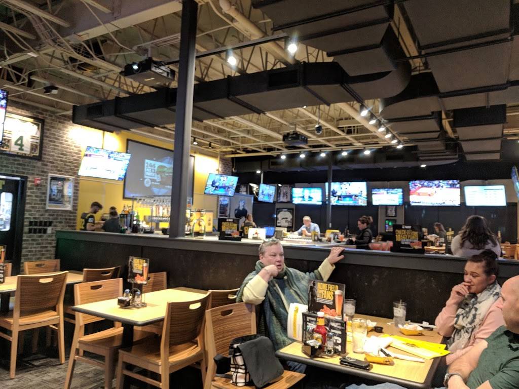 Buffalo Wild Wings | restaurant | 2747 Milwaukee Rd, Beloit, WI 53511, USA | 6083621520 OR +1 608-362-1520