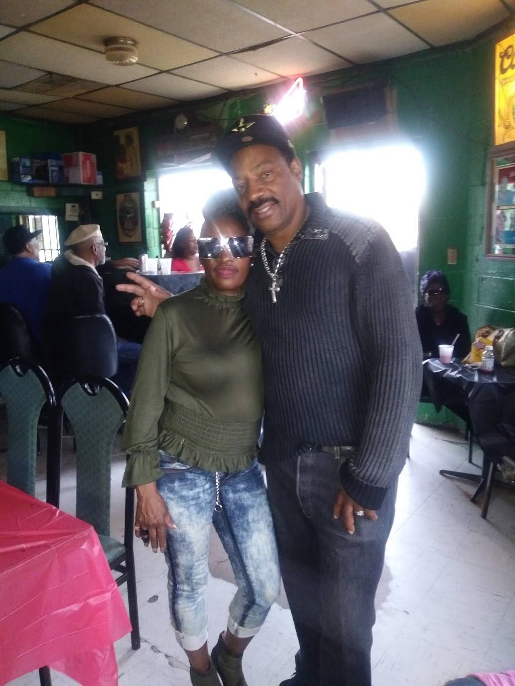 Lloyds Cafe | cafe | 1264 E Rosedale St, Fort Worth, TX 76104, USA | 8173350097 OR +1 817-335-0097