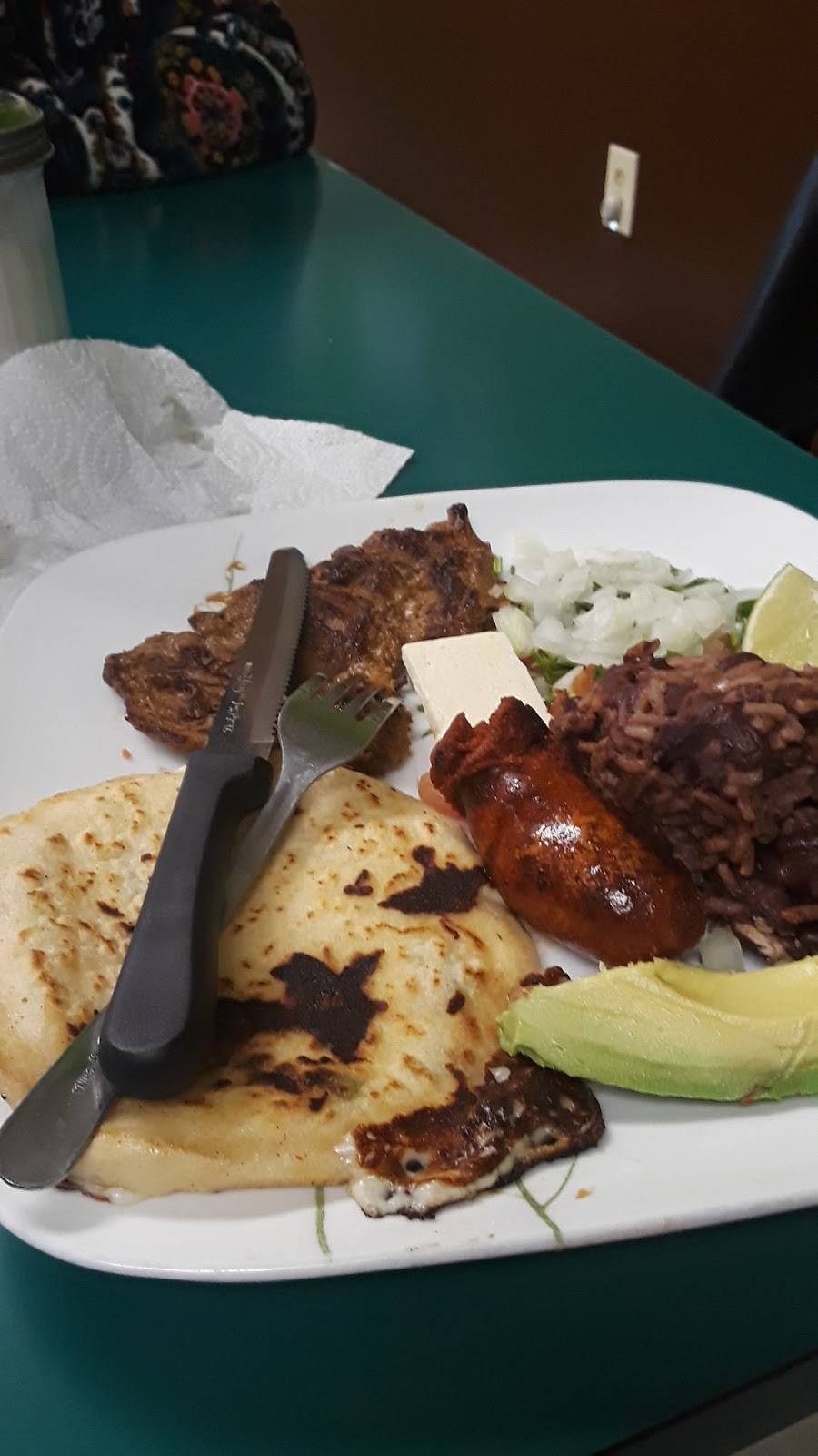 Betys Bakery and Restaurant | restaurant | 2707 Shaver St, Pasadena, TX 77502, USA | 7139411209 OR +1 713-941-1209