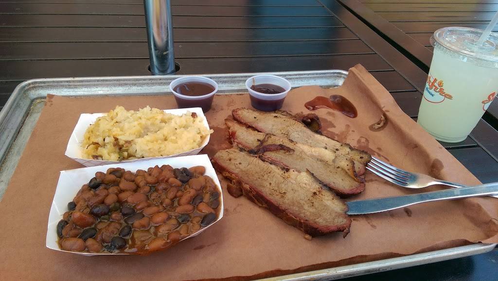 Sugarfire Smoke House | restaurant | 512 W Front St, Washington, MO 63090, USA | 6364325550 OR +1 636-432-5550