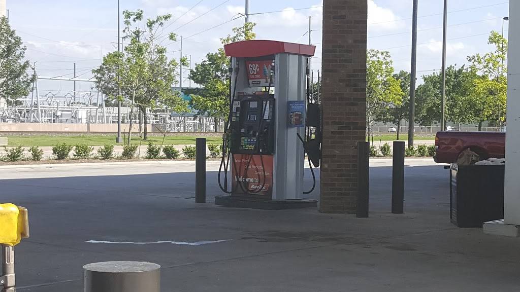 RaceTrac | bakery | 3401 S Garland Ave, Garland, TX 75041, USA | 9722784217 OR +1 972-278-4217