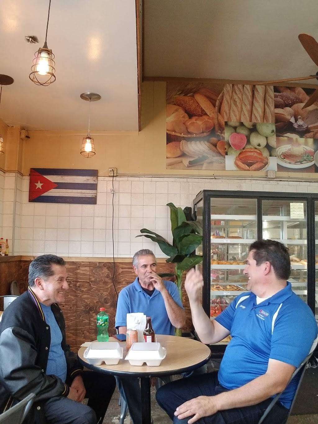 El Nuevo Mundo Market, Bakery & Cafe | bakery | 4380 Gage Ave, Bell, CA 90201, USA | 3237736500 OR +1 323-773-6500