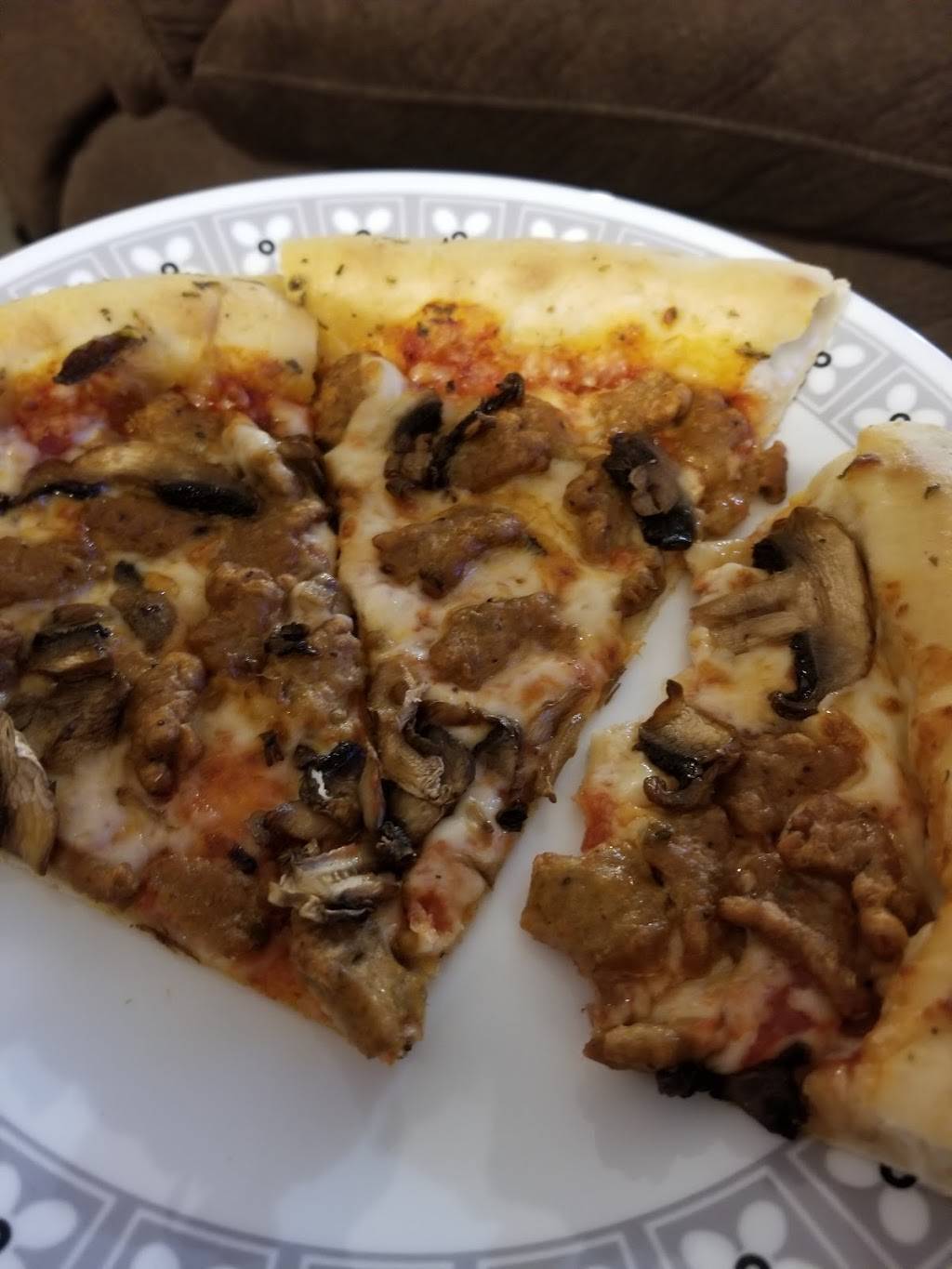 Pizza Hut | meal takeaway | 965 S Green Bay Rd, Neenah, WI 54956, USA | 9207258225 OR +1 920-725-8225