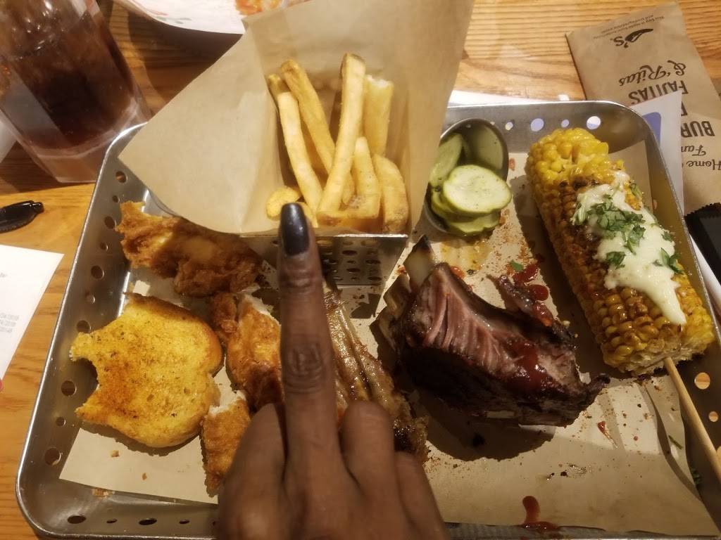 Chilis Grill & Bar | meal takeaway | Ivory Plaza, 170 Pearl St, Braintree, MA 02184, USA | 7818496151 OR +1 781-849-6151