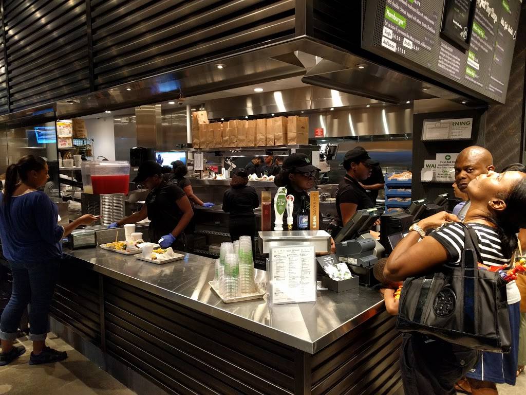 Shake Shack | restaurant | 2090 Mall Walk, Yonkers, NY 10704, USA | 9142891301 OR +1 914-289-1301