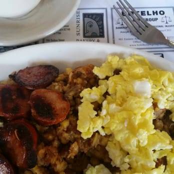 Izzys | restaurant | 72 Spring St, New Bedford, MA 02740, USA | 5089977077 OR +1 508-997-7077