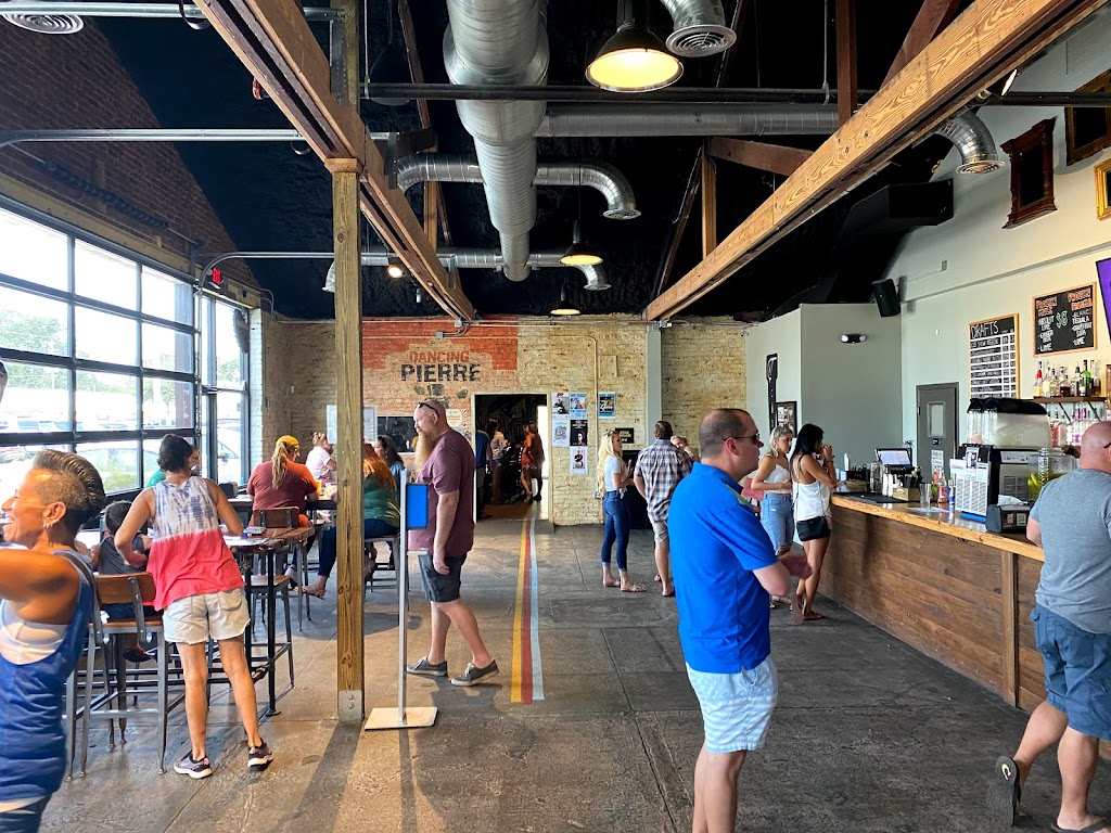 Tuffys Bottle Shop / Lounge / Music Box | night club | 200 Myrtle Ave, Sanford, FL 32771, USA | 3213634647 OR +1 321-363-4647