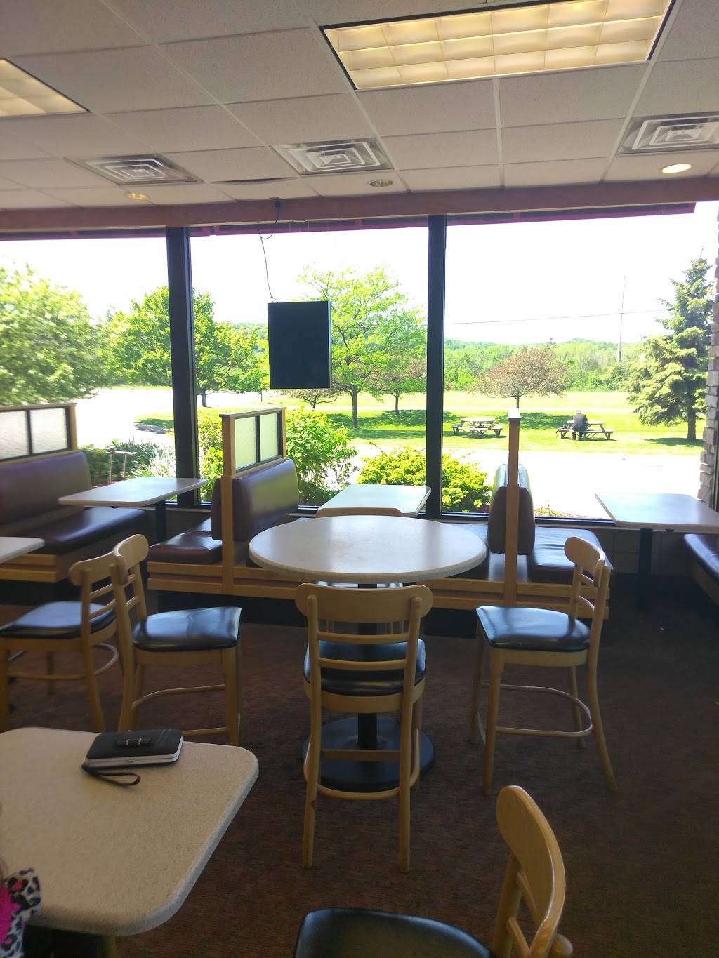 Wendys | restaurant | 1445 S Division St, Traverse City, MI 49684, USA | 2319418182 OR +1 231-941-8182